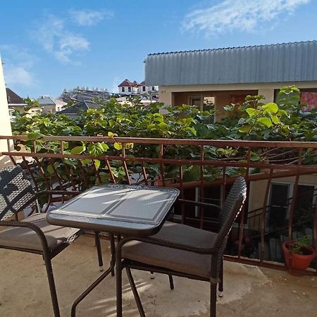 Hôtel Samira à Gagra Extérieur photo