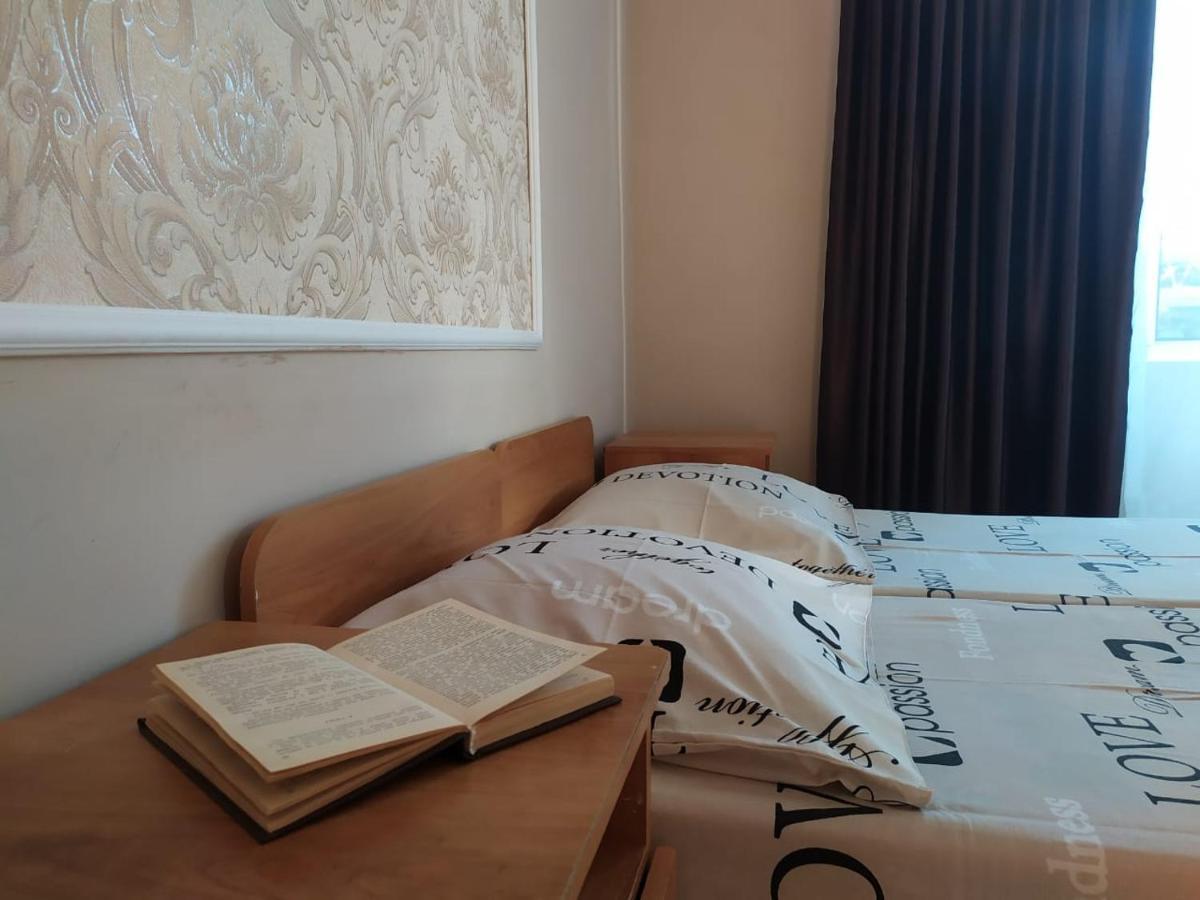 Hôtel Samira à Gagra Extérieur photo