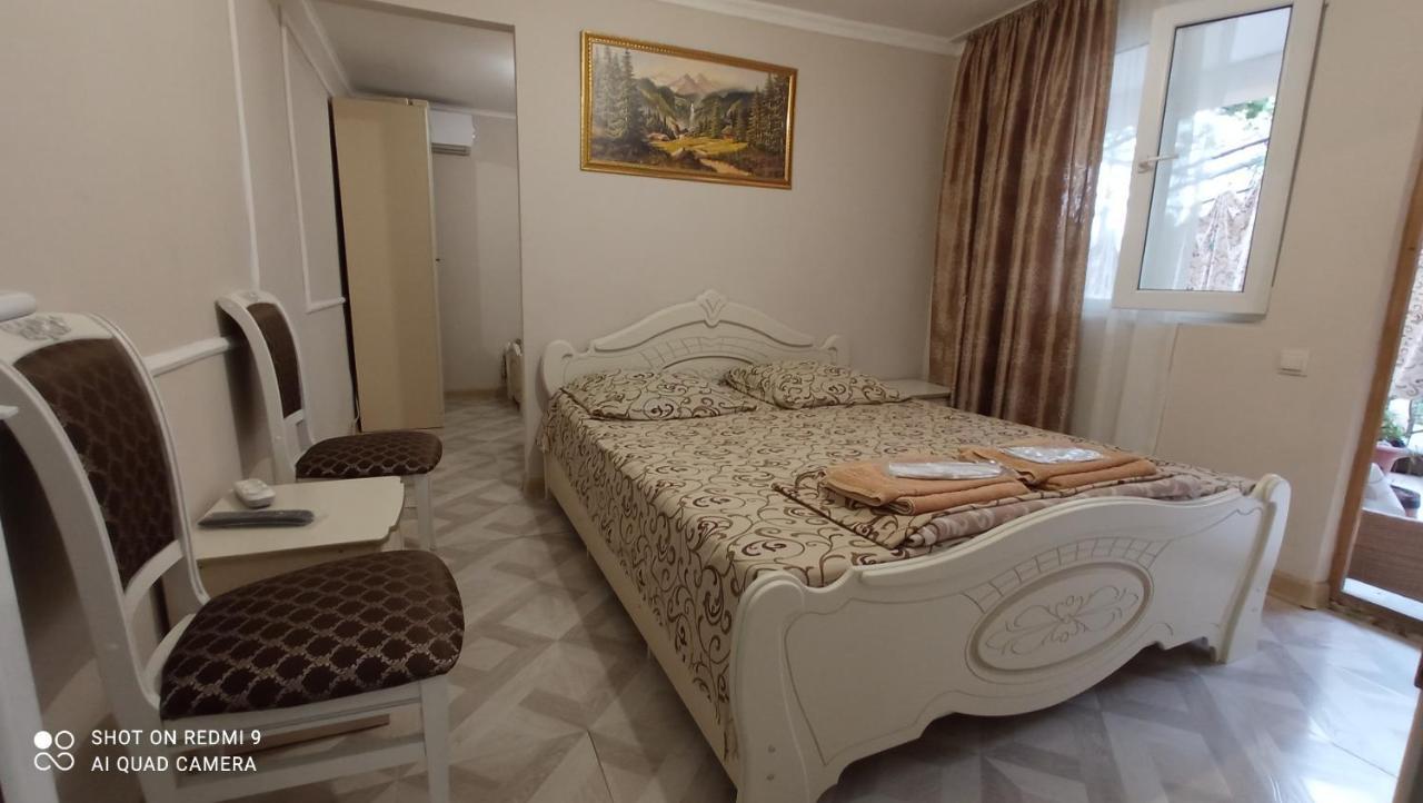 Hôtel Samira à Gagra Extérieur photo
