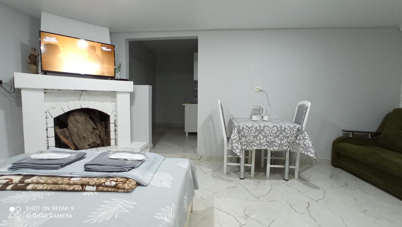 Hôtel Samira à Gagra Extérieur photo
