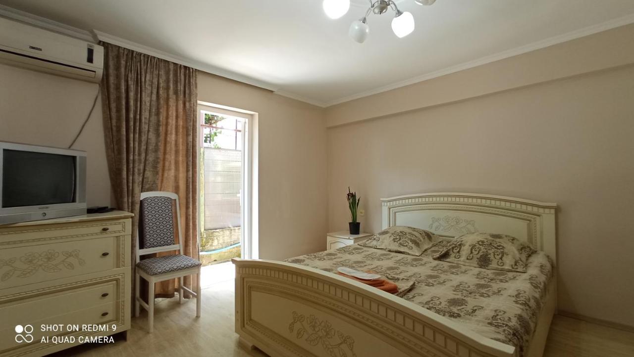 Hôtel Samira à Gagra Extérieur photo