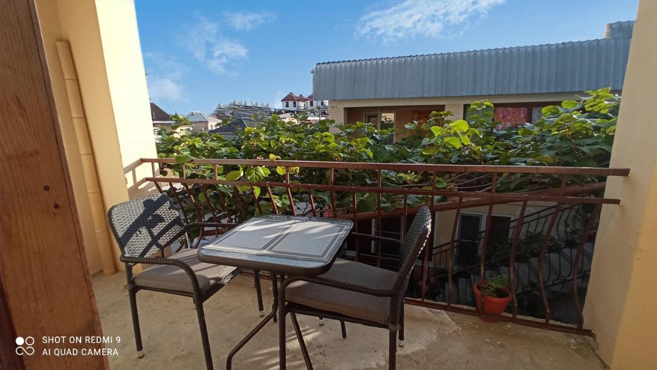 Hôtel Samira à Gagra Extérieur photo
